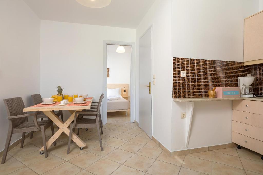 Kuchyňa alebo kuchynka v ubytovaní Icabaru Zante Holiday House