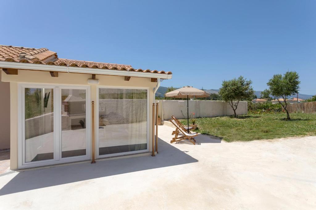 Patio alebo iná vonkajšia časť ubytovania Icabaru Zante Holiday House