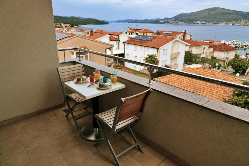 a balcony with a table and chairs and a view at Apartment Carole in Trogir