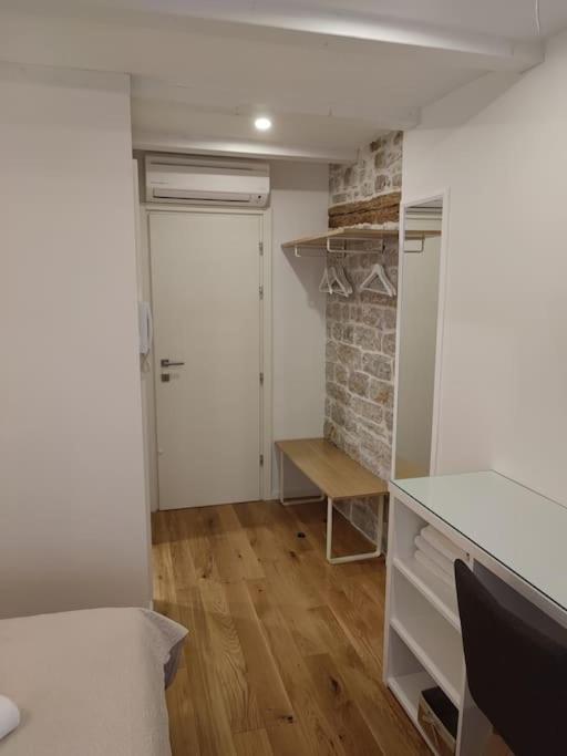 Kuchyňa alebo kuchynka v ubytovaní S-Rooms