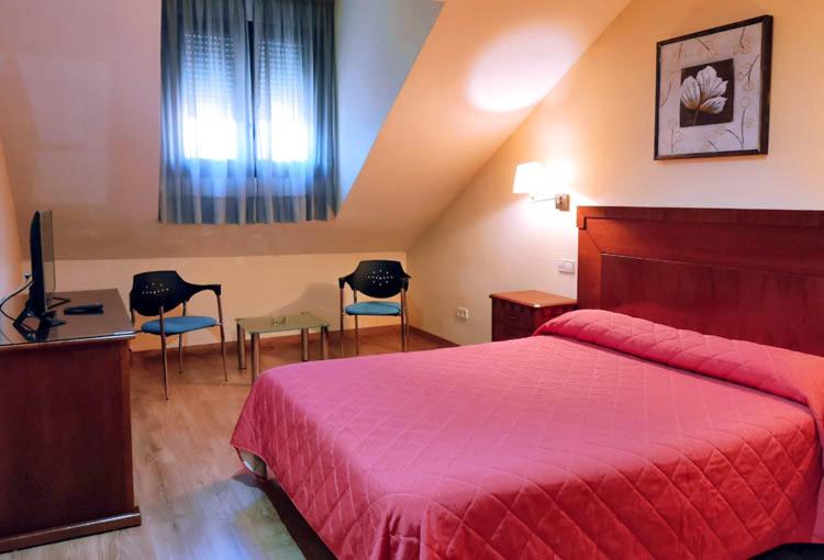 A bed or beds in a room at Hostal Plaza Mayor