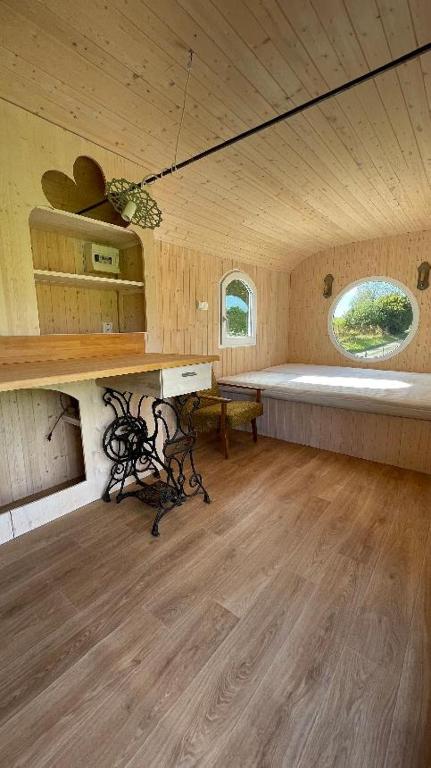 Fotografie z fotogalerie ubytování Glamping - stylová maringotka v srdci Ladova kraje, poblíž hlavního města Prahy v destinaci Stříbrná Skalice