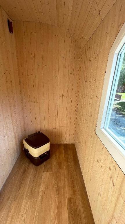 Fotografie z fotogalerie ubytování Glamping - stylová maringotka v srdci Ladova kraje, poblíž hlavního města Prahy v destinaci Stříbrná Skalice