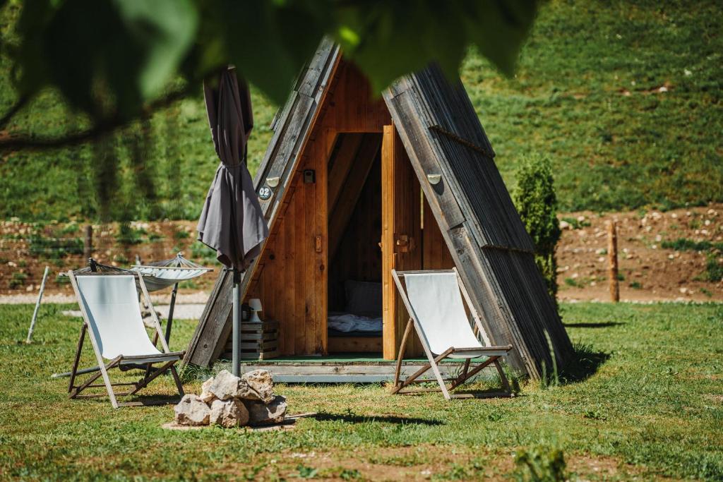 Fotografie z fotogalerie ubytování Glamping alp hut in camping Garden Park v destinaci Radovljica