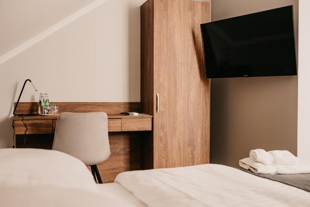 Televízia a/alebo spoločenská miestnosť v ubytovaní Hotel Millenium