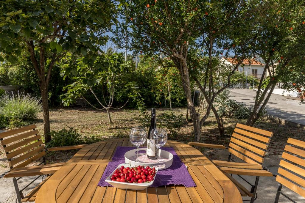 Vonkajšia záhrada v ubytovaní Apartment LaMaro