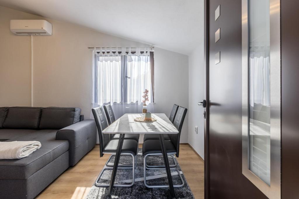Posedenie v ubytovaní Apartment LaMaro