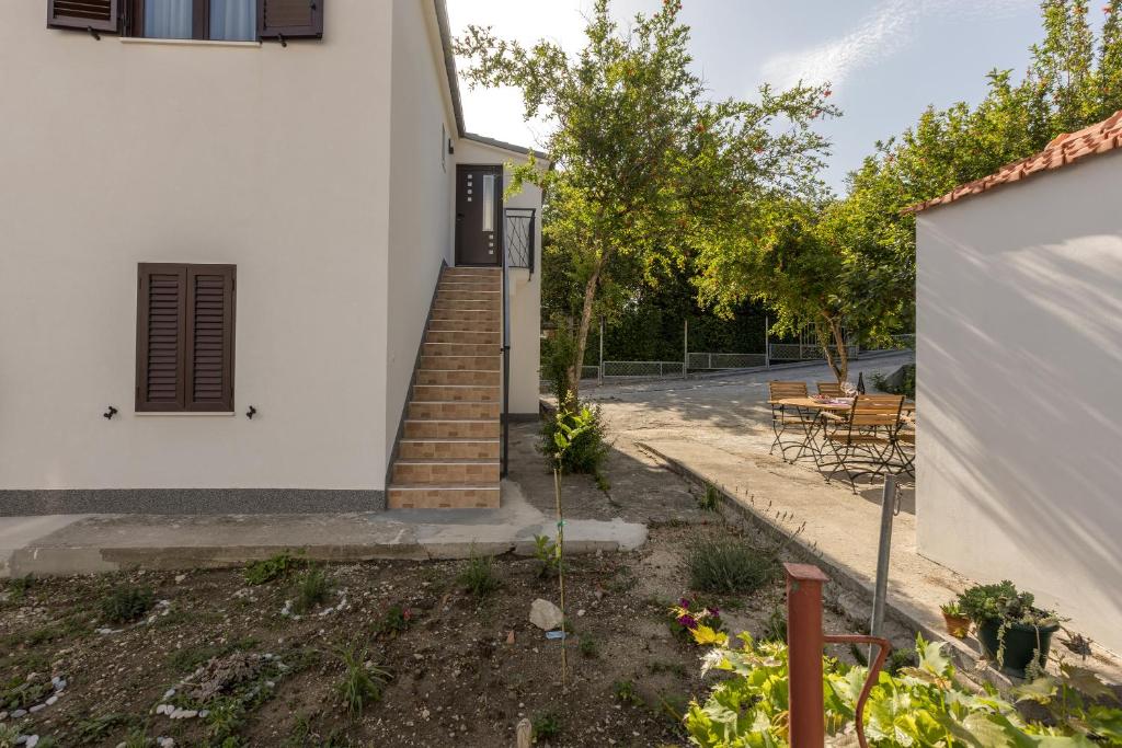 Budova, v ktorej sa apartmán nachádza