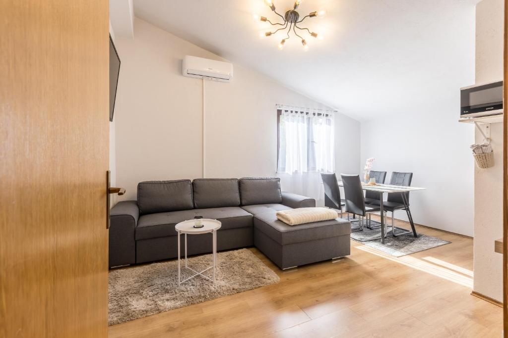 Posedenie v ubytovaní Apartment LaMaro