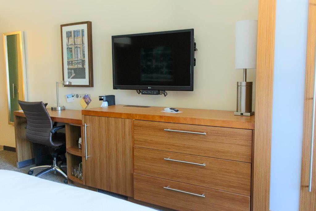 Hyatt Place Chicago-South/University Medical Center photo