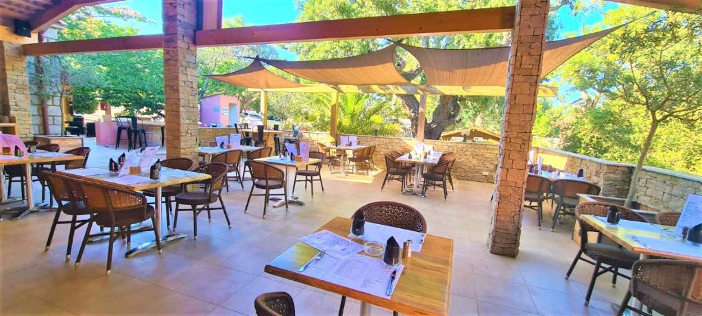 Restaurace v ubytování CAMPING LES ILOTS D'OR