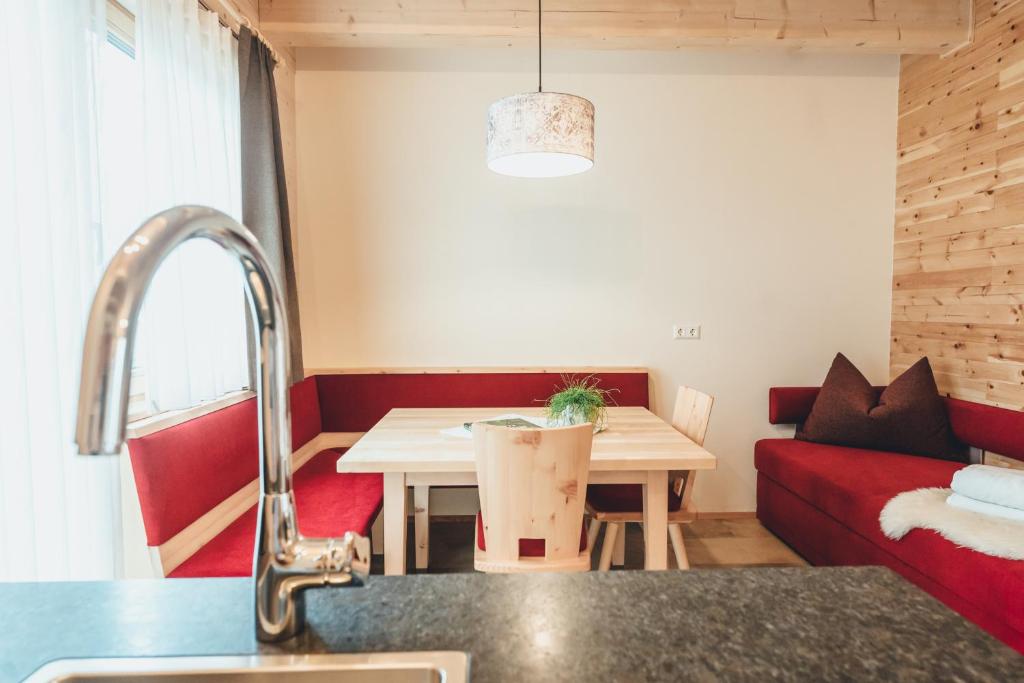 Posedenie v ubytovaní Hiasl Zirbenhütte