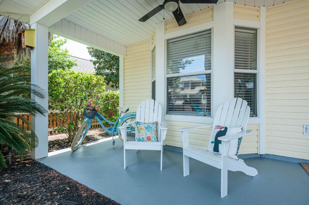 Private Beach Access, Fenced Yard & Pet Friendly, Cabana Life ...