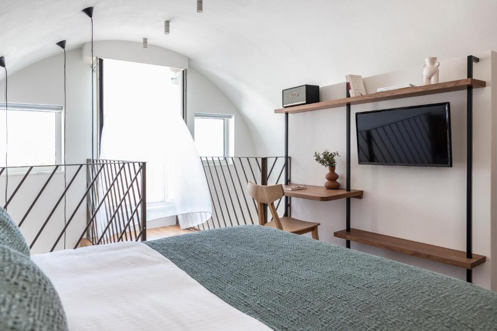 Televízia a/alebo spoločenská miestnosť v ubytovaní ALERÓ Seaside Skyros Resort