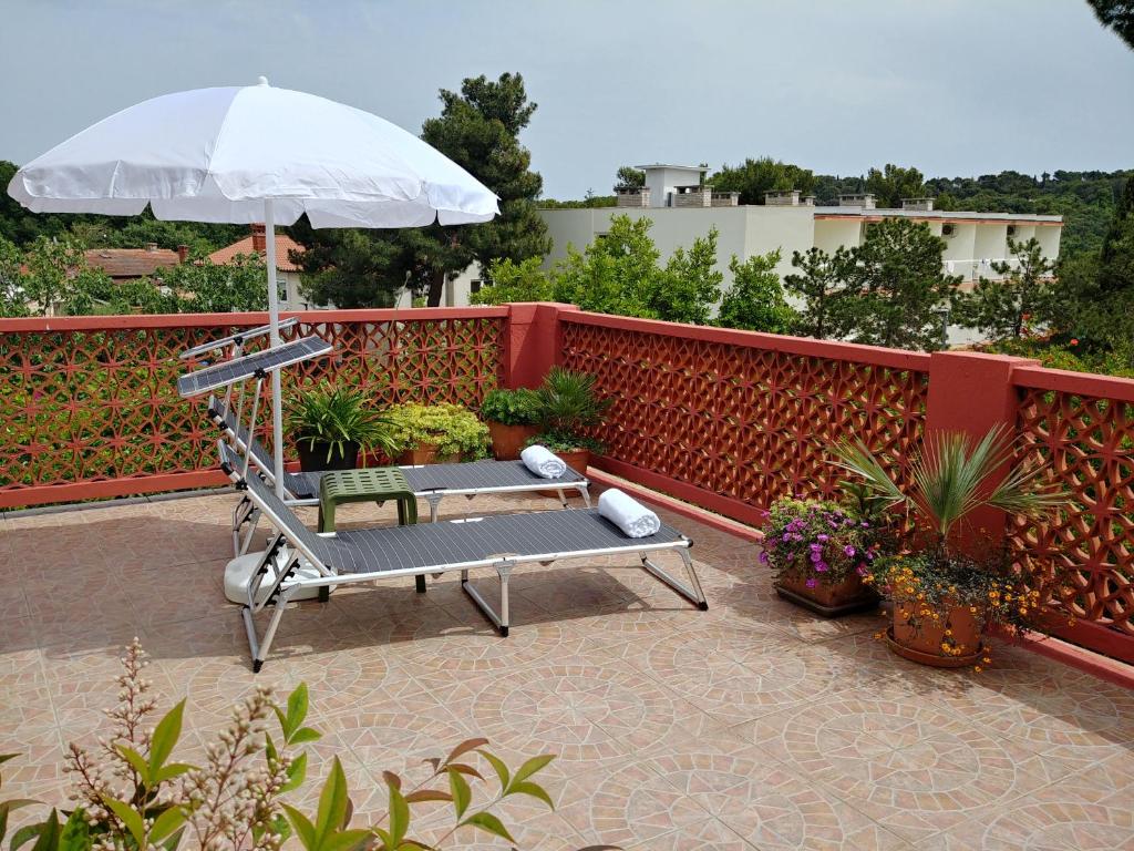 Balkon lub taras w obiekcie Apartment Axelle 50 METERS TO THE BEACH