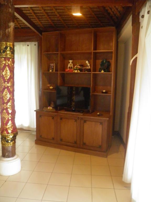 TV a/nebo společenská místnost v ubytování Bumi Ubud Resort
