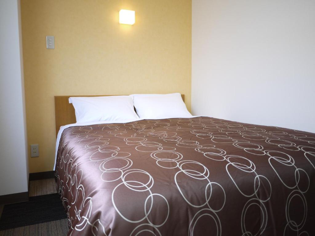 Postel nebo postele na pokoji v ubytování Hotel Select Inn Shikoku Chuo