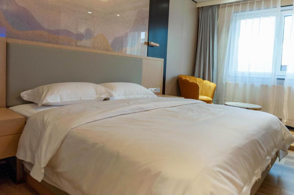 Postel nebo postele na pokoji v ubytování Mr.Liao Hotel