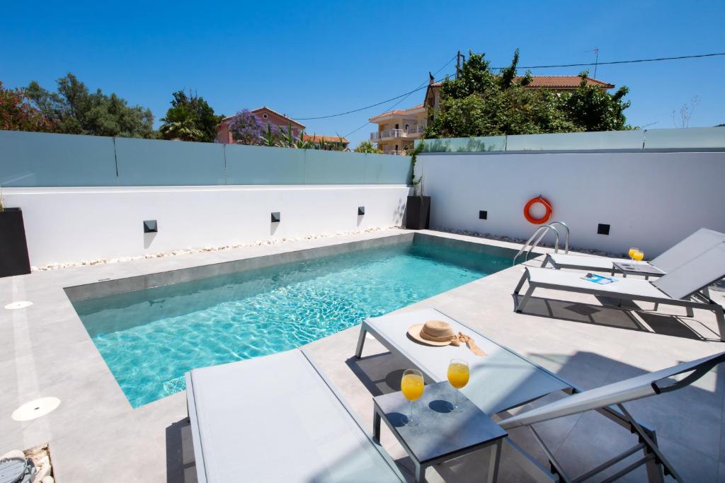 Bazén v ubytovaní Azul Apartments alebo v jeho blízkosti