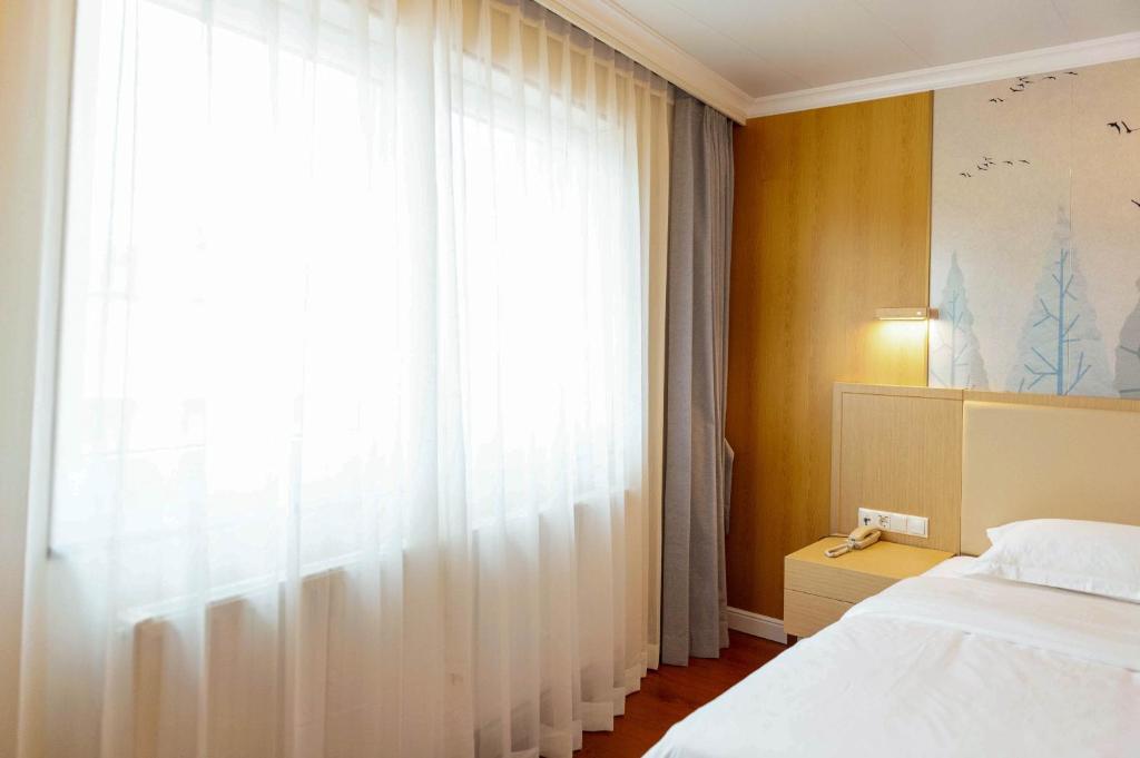 Postel nebo postele na pokoji v ubytování Mr.Liao Hotel