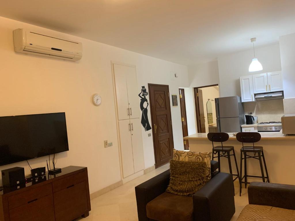 Kuchyň nebo kuchyňský kout v ubytování One-Bedroom apartment ground floor for Rent in El Gouna