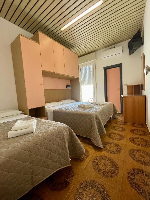 Postel nebo postele na pokoji v ubytování Hotel Adler