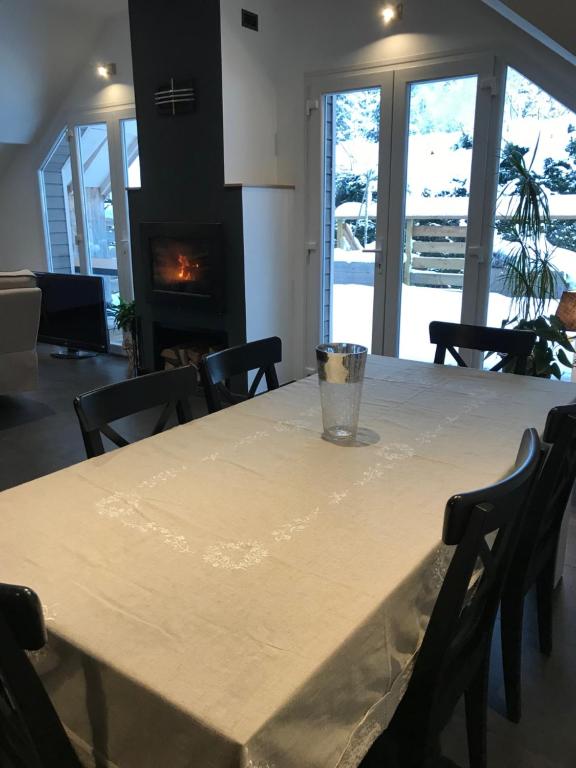 Część wypoczynkowa w obiekcie Le Grand Sapin. Maison au calme proche commerces