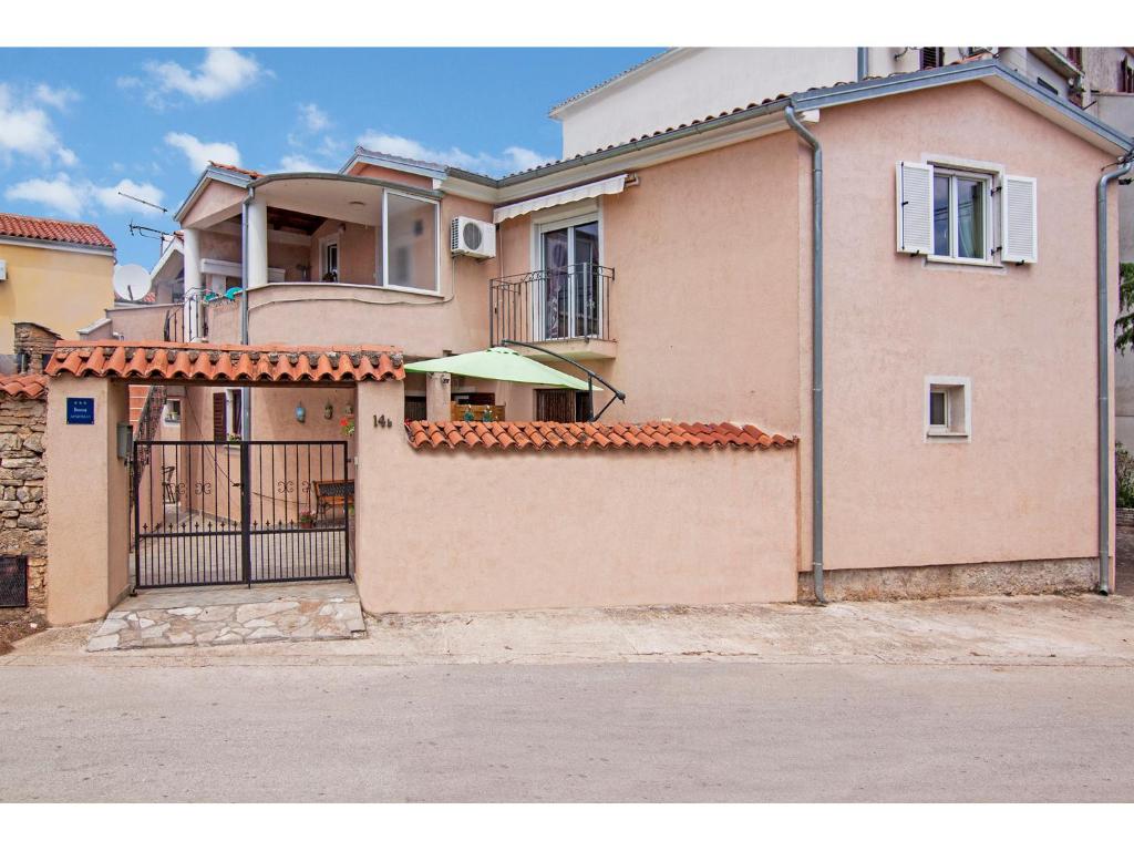 a large house with a gate in front of it at Apartman Nensi in Vodnjan
