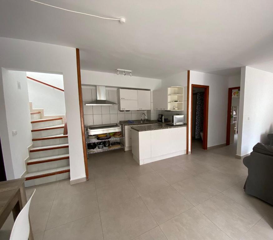 A kitchen or kitchenette at Casa Atlantico - nur einen Steinwurf vom Atlantik entfernt Ab Mai 2022 komplett neu renoviert