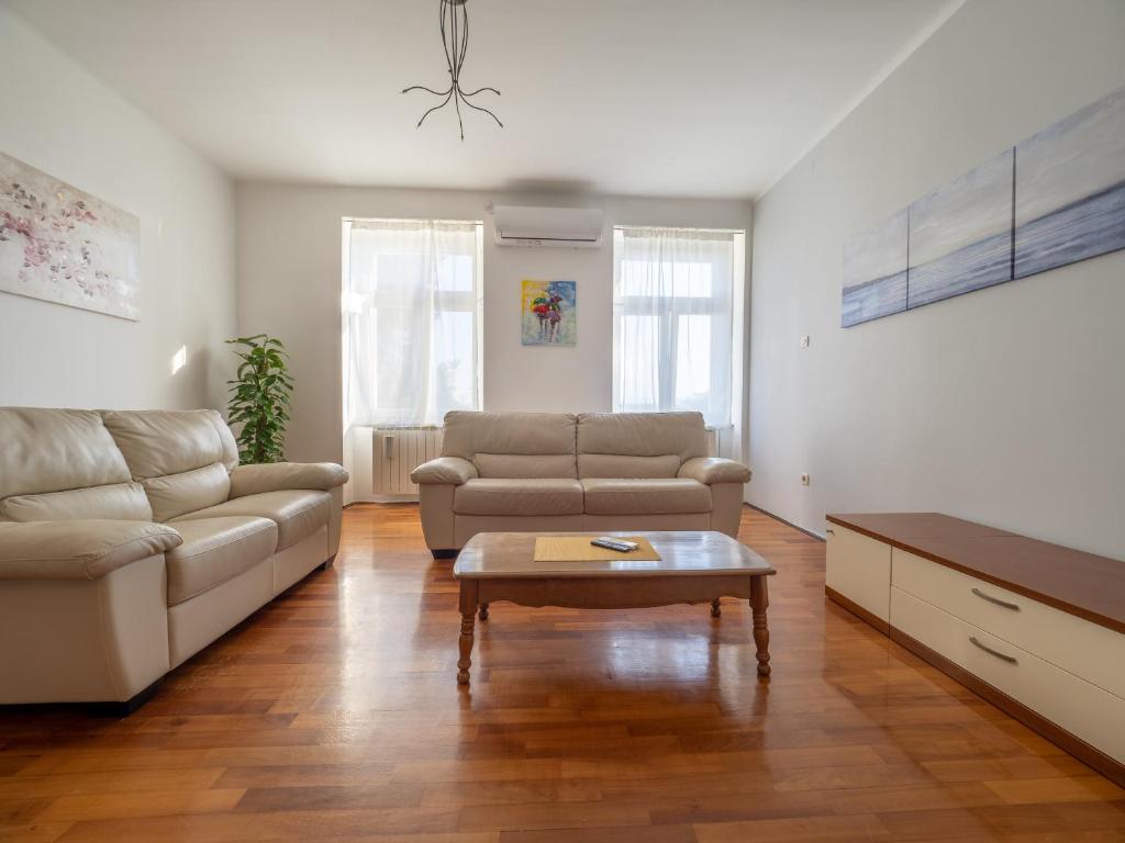 Posedenie v ubytovaní Classy and sunny apartment in Rijeka