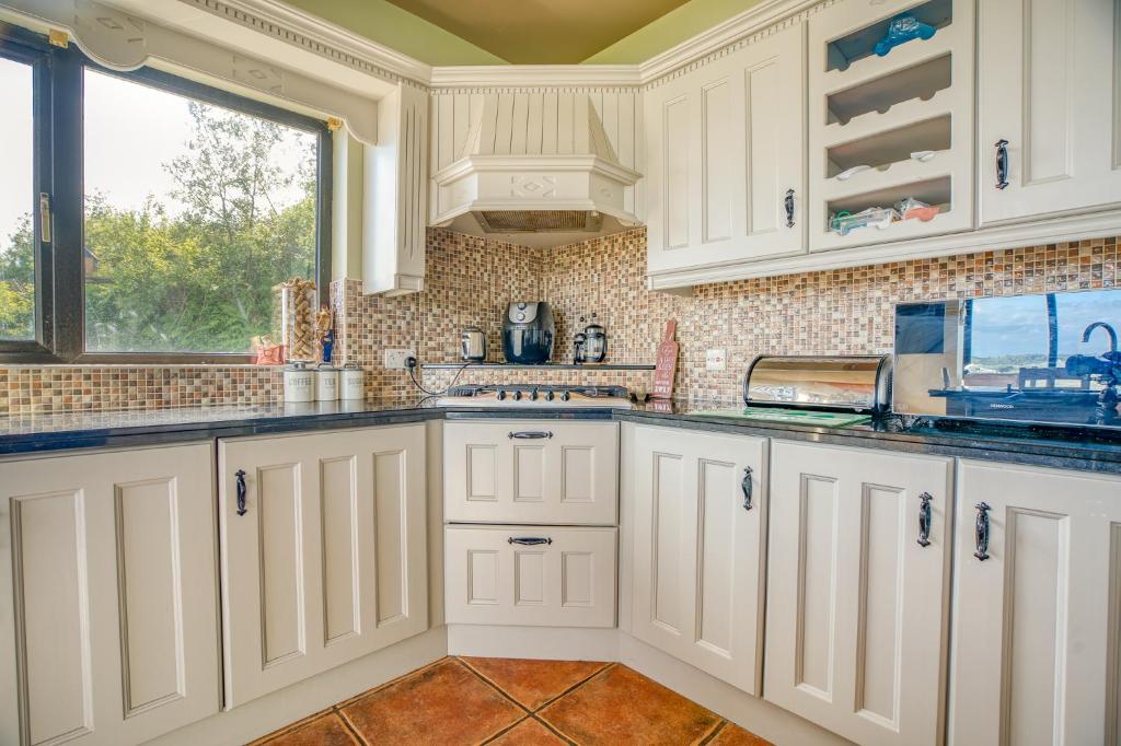 Kuchyň nebo kuchyňský kout v ubytování Fintra Beach B&B