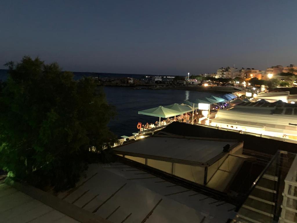 Balkón alebo terasa v ubytovaní CENTRAL URBAN LUXURY SEA VIEW APT SINCE 2009