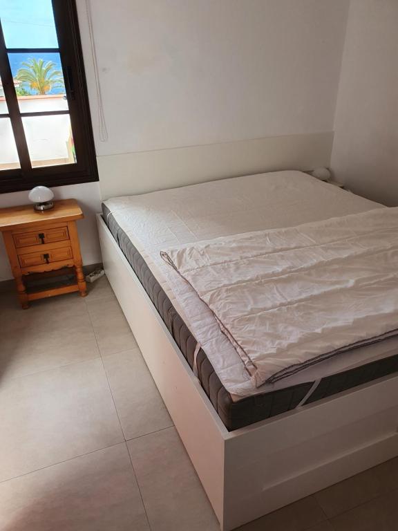 A bed or beds in a room at Casa Atlantico - nur einen Steinwurf vom Atlantik entfernt Ab Mai 2022 komplett neu renoviert