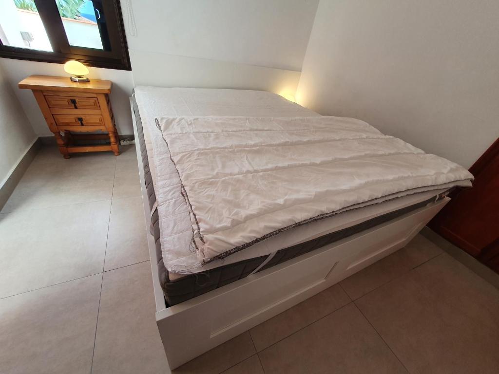 A bed or beds in a room at Casa Atlantico - nur einen Steinwurf vom Atlantik entfernt Ab Mai 2022 komplett neu renoviert