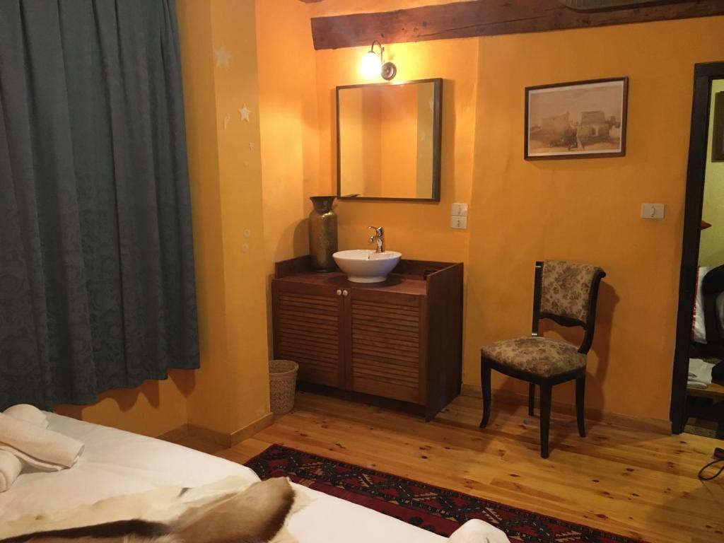 Łóżko lub łóżka w pokoju w obiekcie La Maison du Carlit