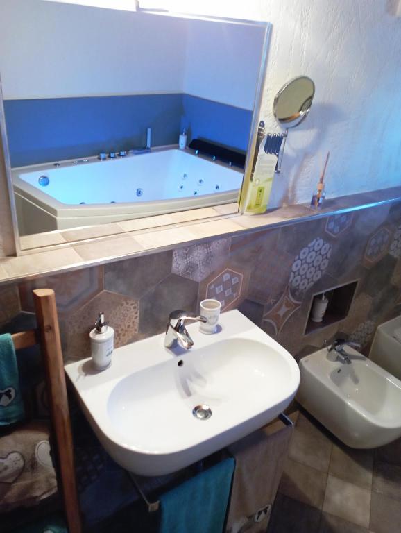 Chambres d'hôtes La Moraine Enchantée - King Room With Spa Bath