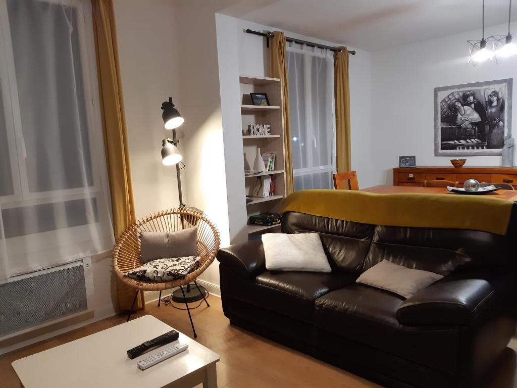 Istumisnurk majutusasutuses Chalet du Doumet - Appart LUZ centre - parking et garage individuel ferme - draps et serviettes inclus
