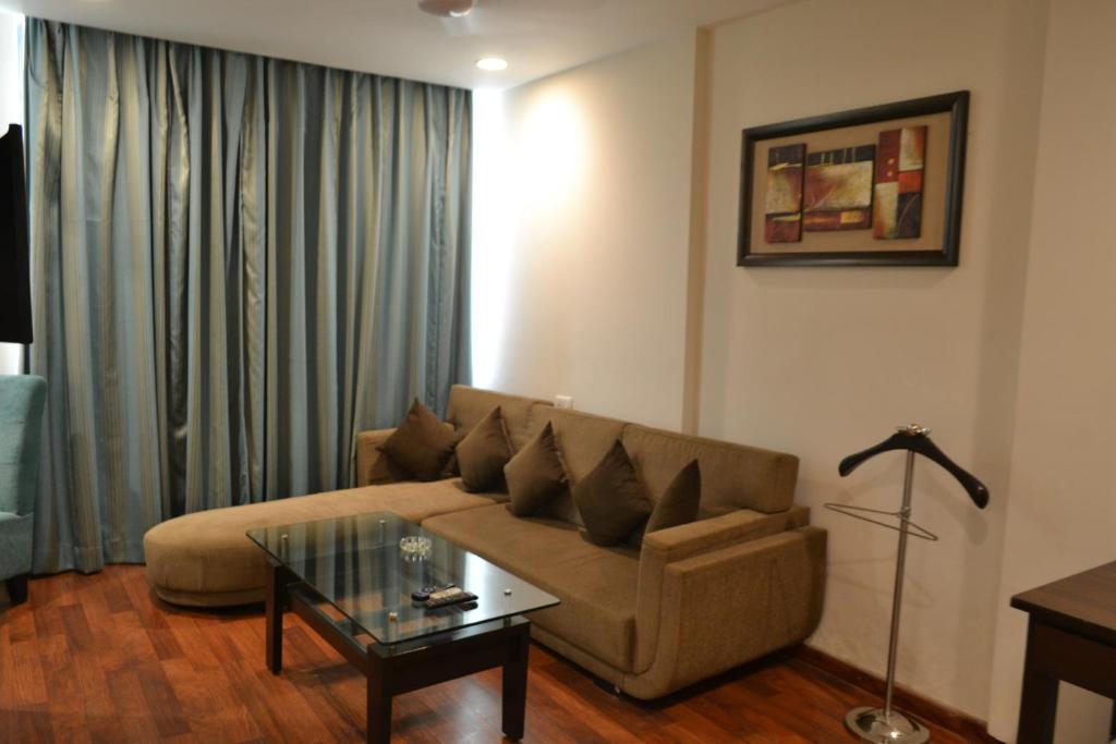 Posezení v ubytování Sobti Continental Bareilly