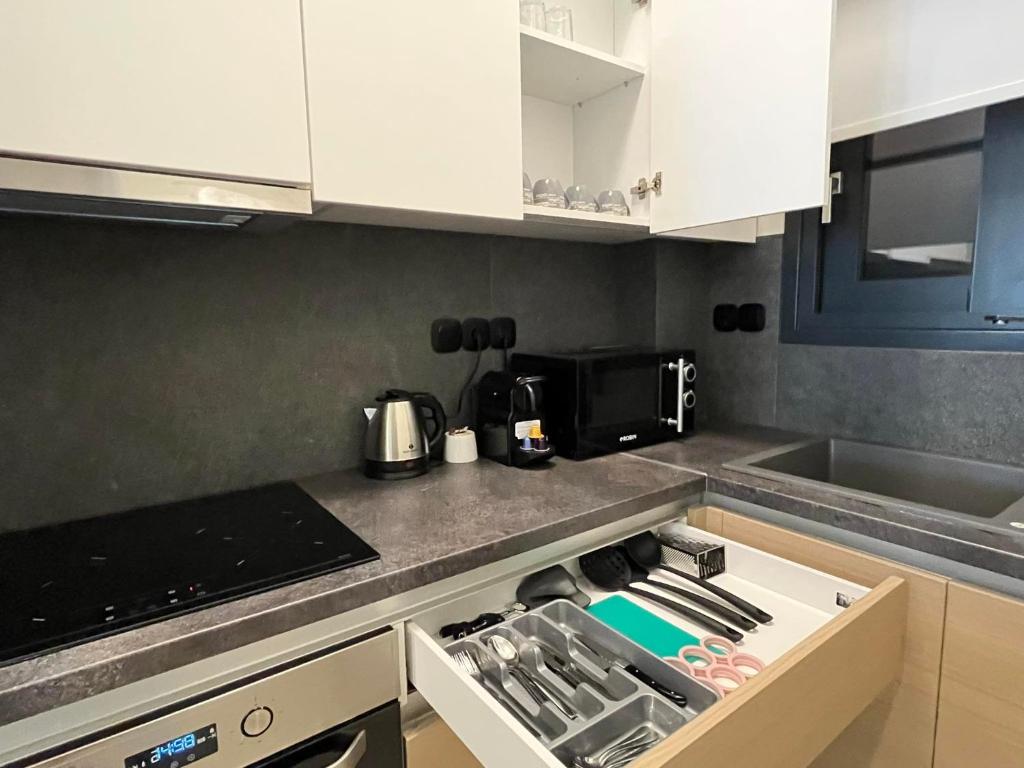 Kuchyň nebo kuchyňský kout v ubytování Artline Luxury Suites
