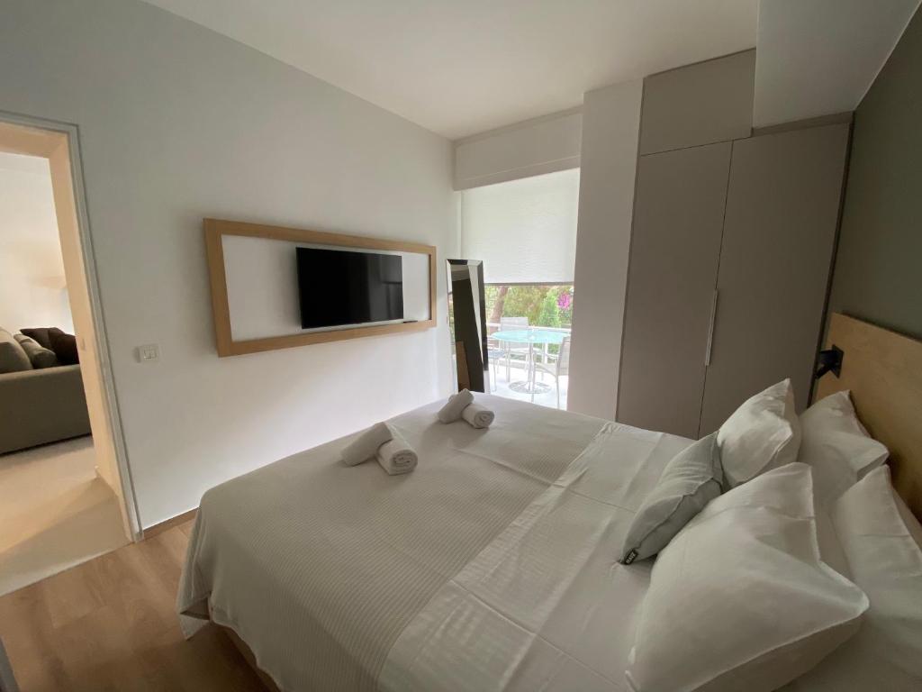 Postel nebo postele na pokoji v ubytování Fospitality Varkiza