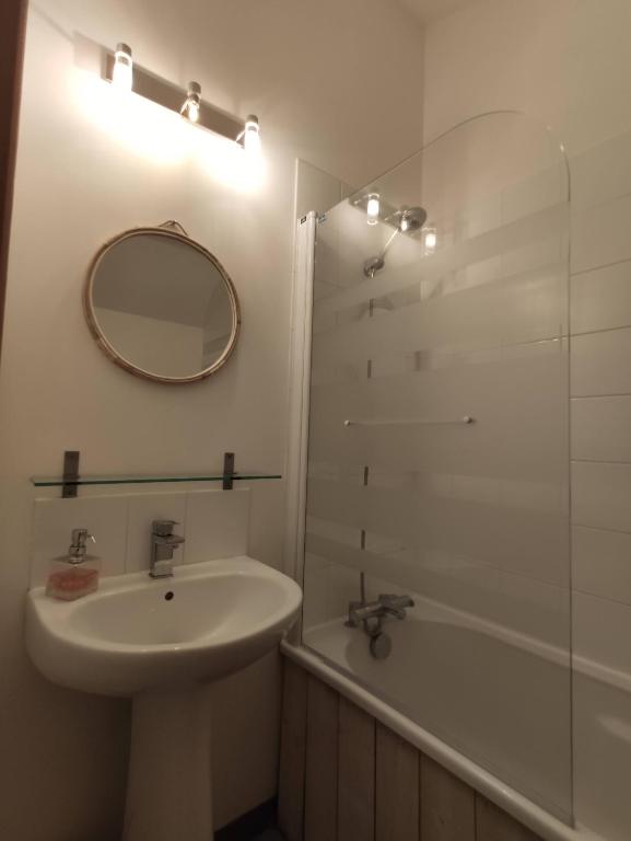 La Première Vigne - Habitación Triple Con Vistas Al Jardín