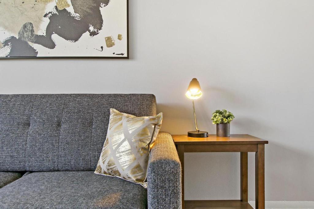 3BR Zona de estar Homey with Comfy Living Room Apartment - Bell 2G