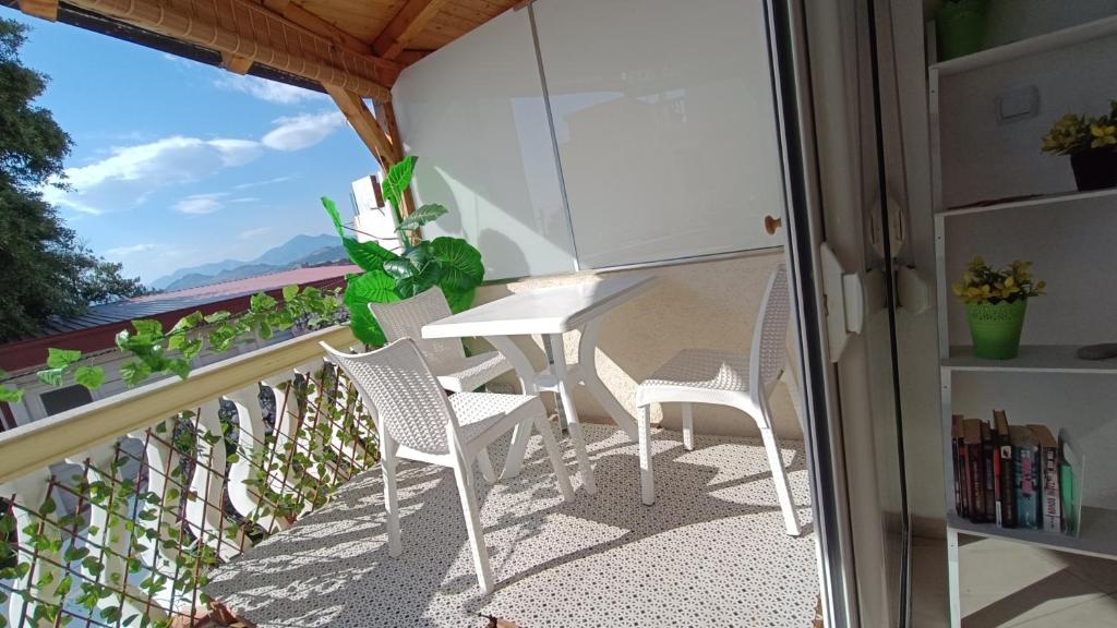 Balkón nebo terasa v ubytování Beach apartment with Beach chairs n.1