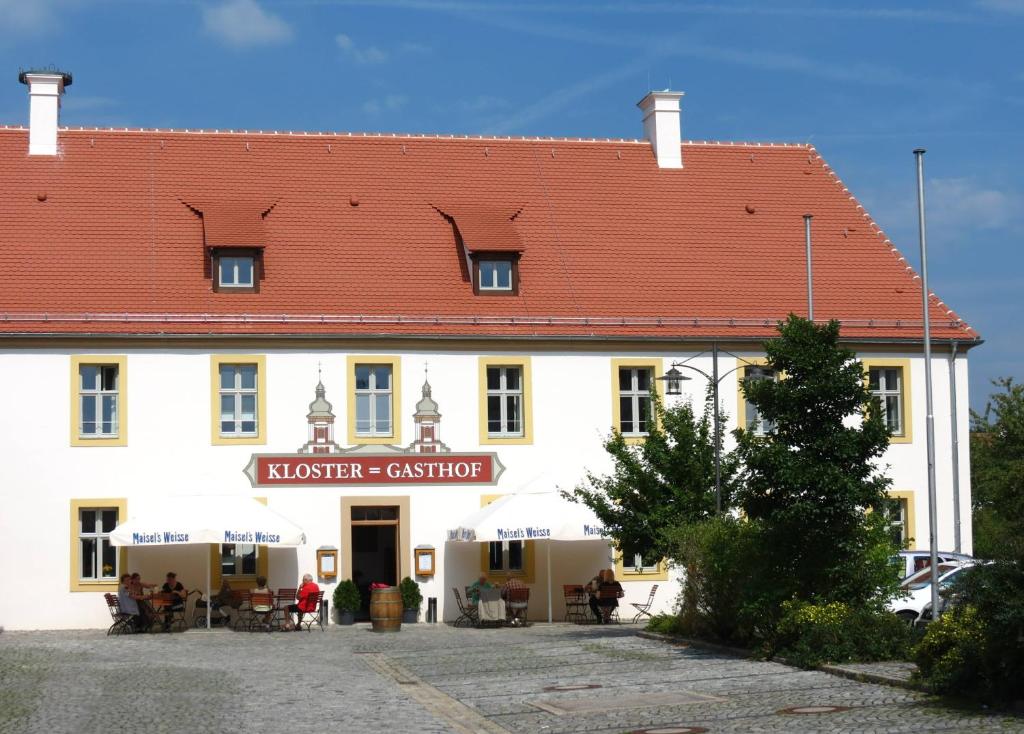 a large white building with a red roof at Hotel Kloster-Gasthof Speinshart in Eschenbach in der Oberpfalz