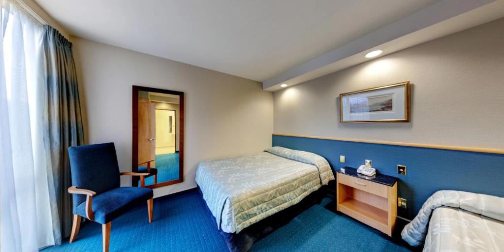 Postel nebo postele na pokoji v ubytování Distinction Luxmore Hotel