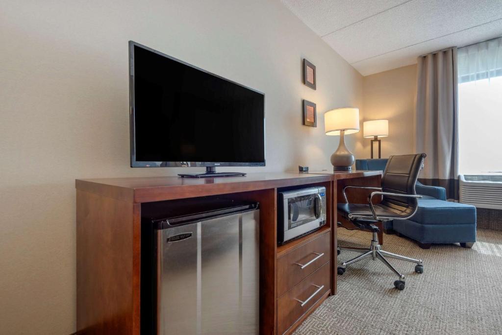 a hotel room with a flat screen television on a desk at Comfort Inn The Pointe in Niagara Falls