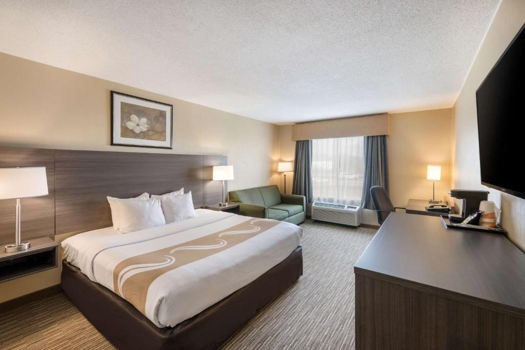 Postel nebo postele na pokoji v ubytování Quality Inn & Suites Fishkill South near I-84