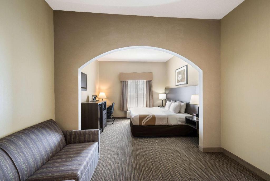 Posezení v ubytování Quality Inn & Suites Fishkill South near I-84