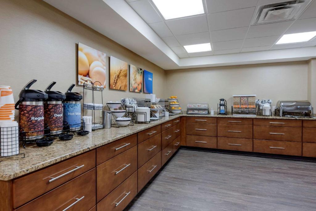 a kitchen with wooden cabinets and a counter top at Comfort Inn The Pointe in Niagara Falls