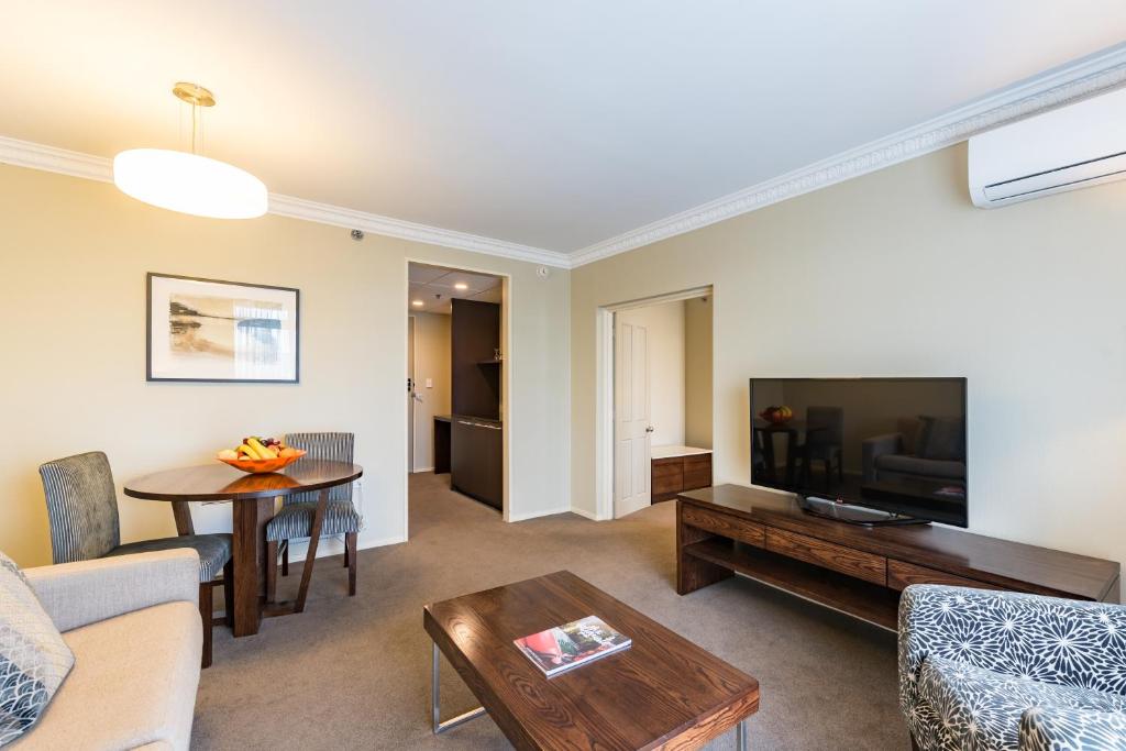 TV a/nebo společenská místnost v ubytování Distinction Hotel Rotorua